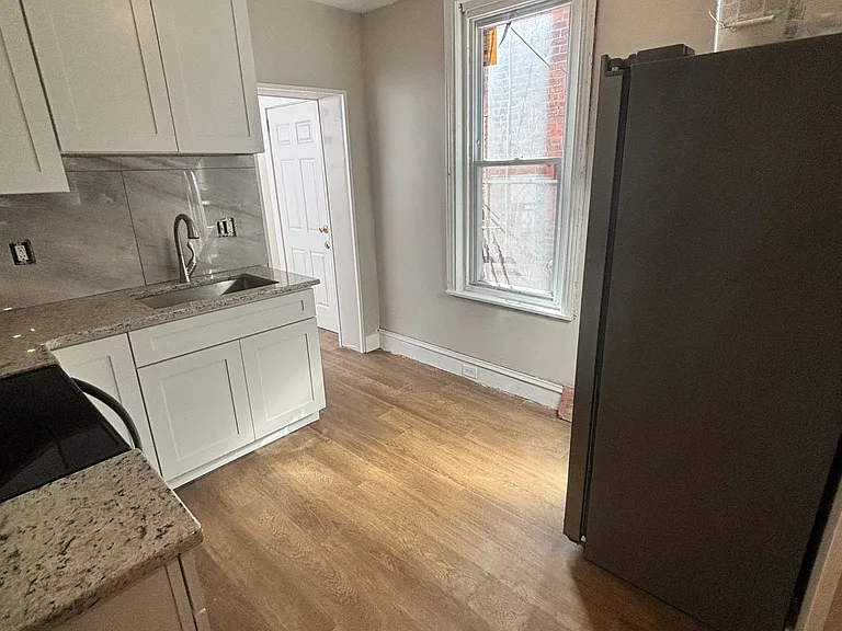 140 E Sterner St — Photo 4