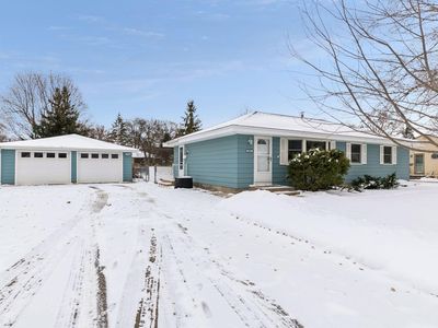 1321 Prairie St, Chaska, MN, 55318