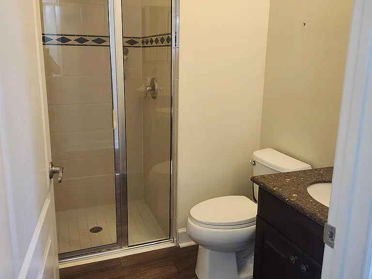 201 Edgeford Ct — Photo 17