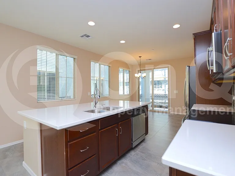 1723 E Dogwood Ln — Photo 5
