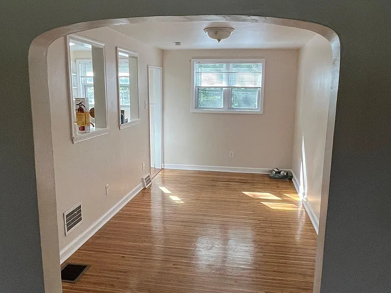 23 Madison Dr — Photo 2
