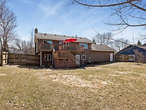 5th image of 836 Woodridge Dr S