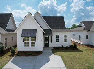 1010 Crossing Ct E, Valley, AL 36854