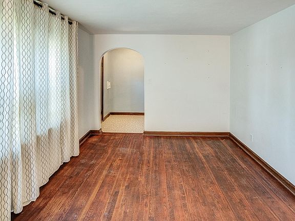 5th image of 9045 Rosemary Ave