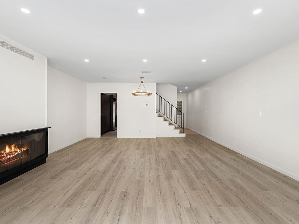 1st image of 908 15th St APT 4