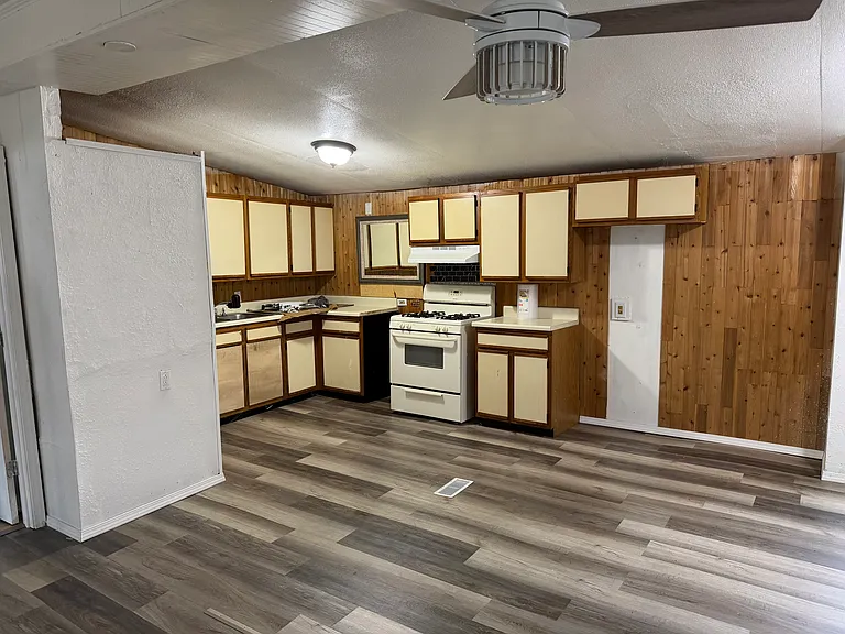 118 Carson Dr — Photo 2