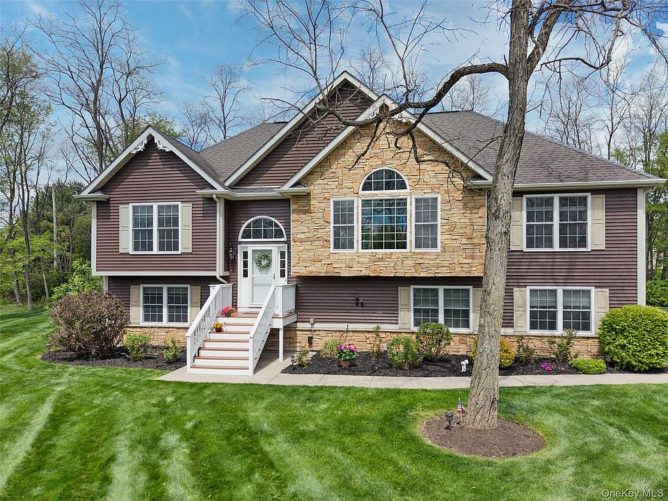 1st image of 40 Paulette Lane
