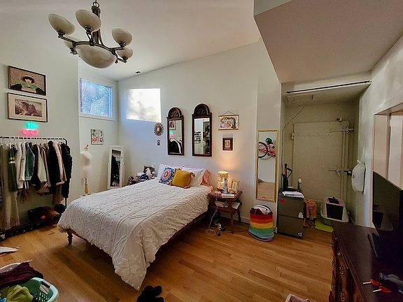 3rd image of 520 Park Dr NE #524