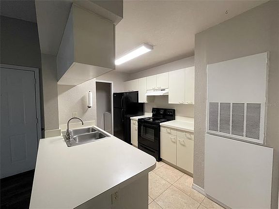 2nd image of 2550 N Alafaya Trl APT 1207