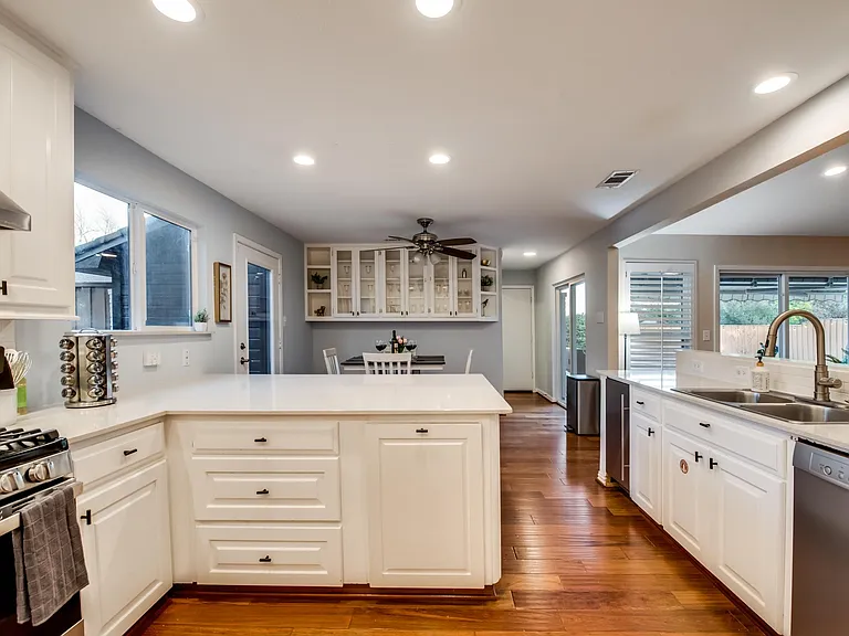 8810 Vista Oaks Cir — Photo 21