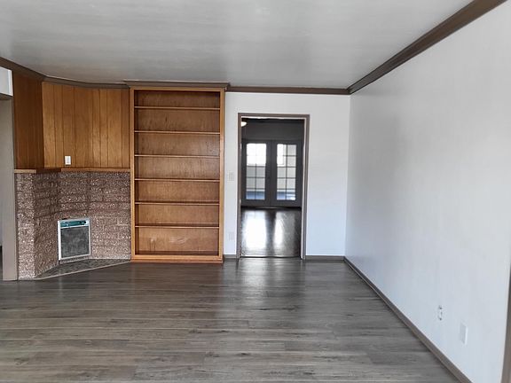 3rd image of 4812 1/2 Santa Monica Ave