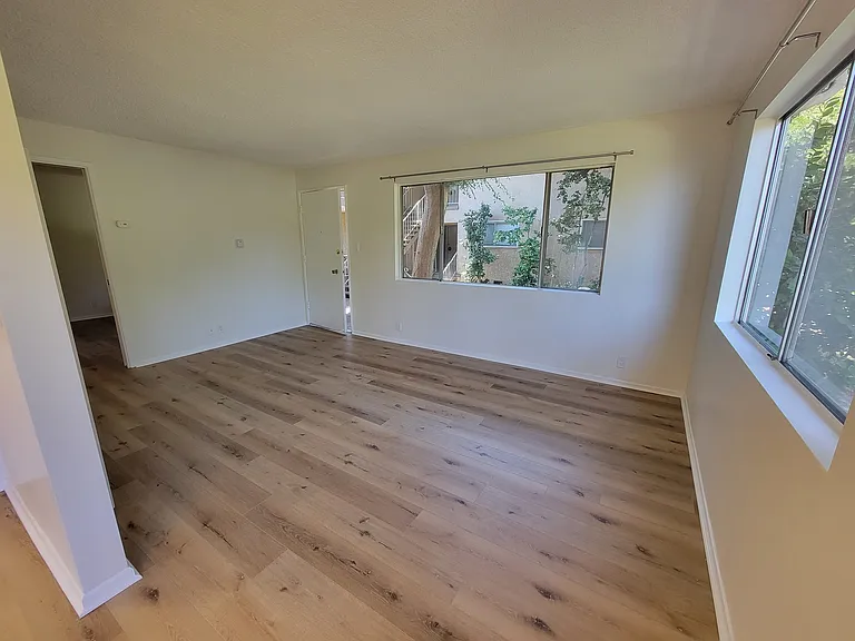 13530 Leadwell St #5 — Photo 6
