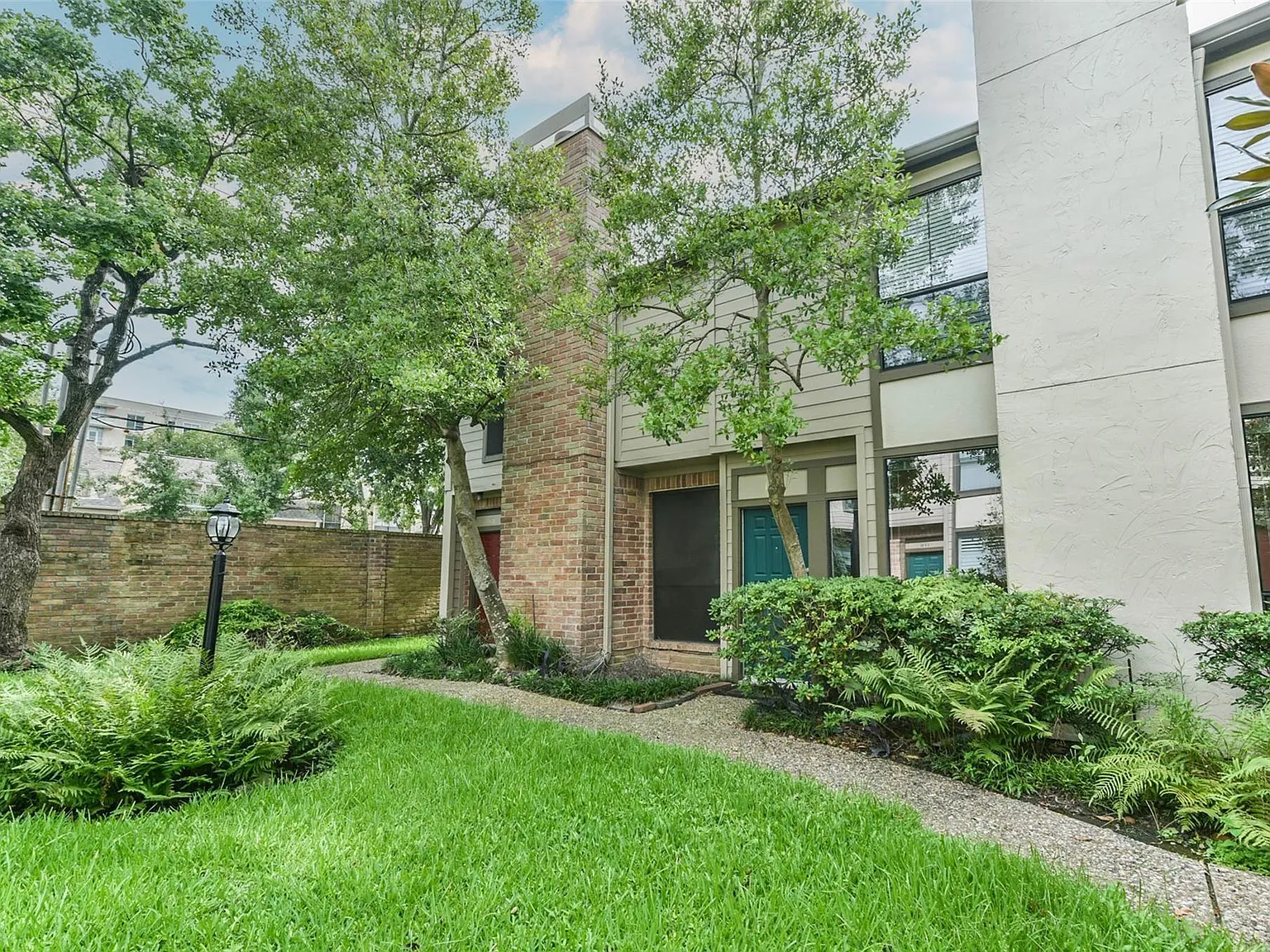 2 bed, 2.5 bath, 1600 sqft, $2,650 — Photo 3