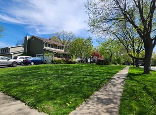 301 Oakbrook Ct, Bartlett, IL 60103