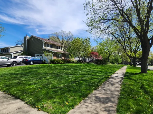 301 Oakbrook Ct, Bartlett, IL 60103