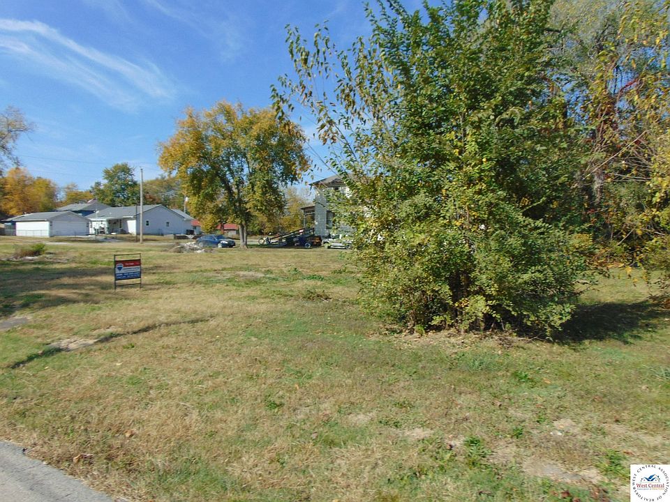 2nd image of 407 E Oak St