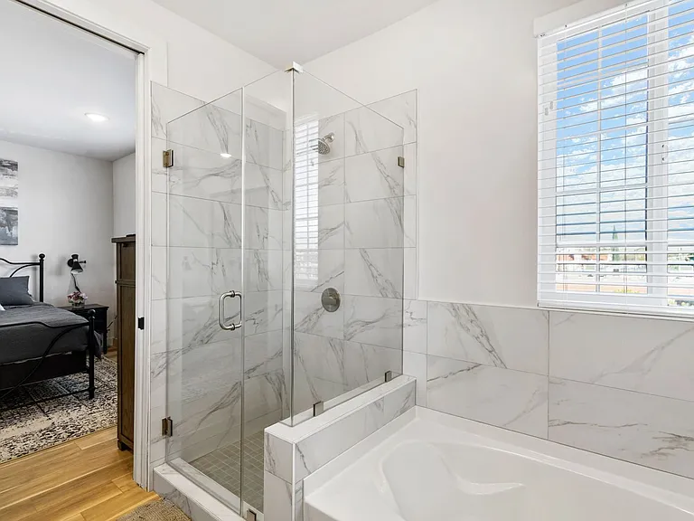 10910 Peach Grove St #5 — Photo 9