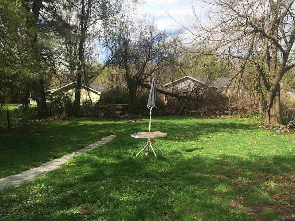 2nd image of 8 Riverside St #2