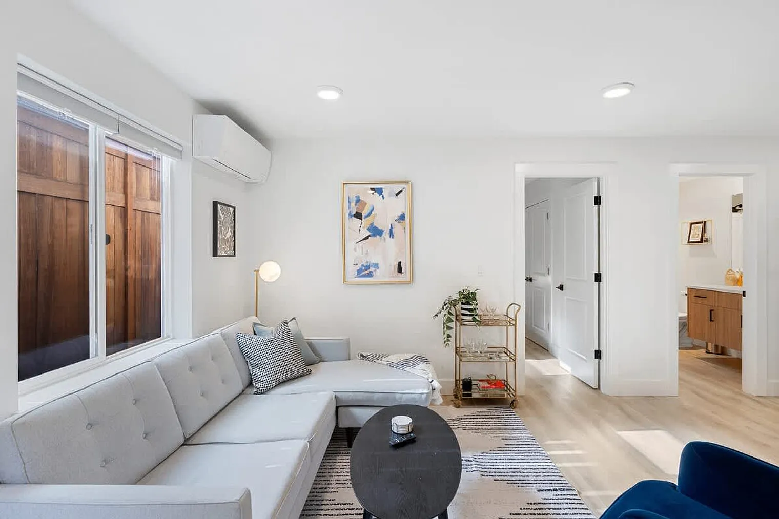 1 bed, 1.0 bath, 699 sqft, $4,244 — Photo 3