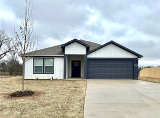 1333 Chavis St, Gentry, AR 72734