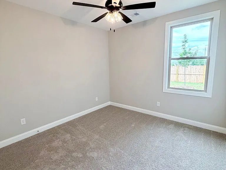 204 Farmland Cir — Photo 12