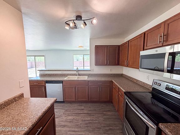 2nd image of 935 W Placita Canalito