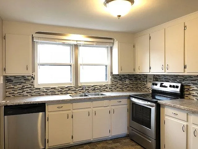 2445 Paseo Rd — Photo 2