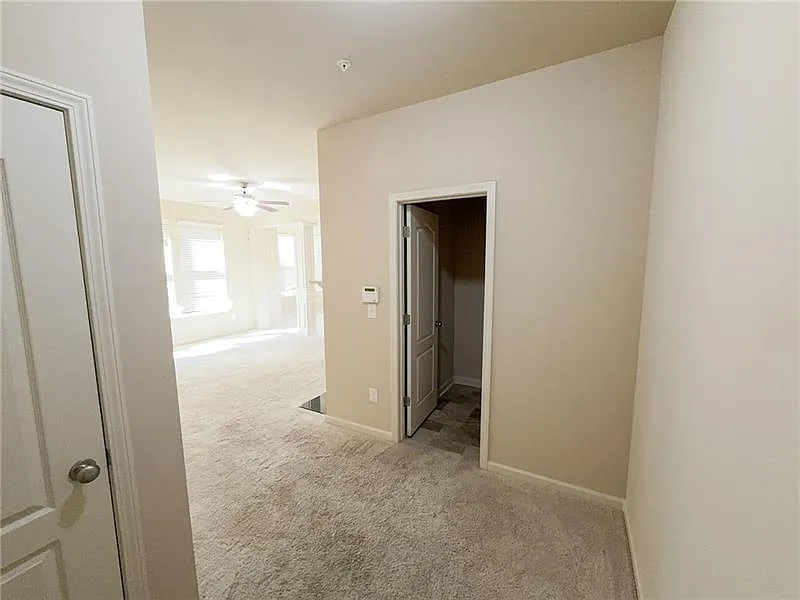 3 bed, 2.5 bath, 2292 sqft, $2,295 — Photo 4
