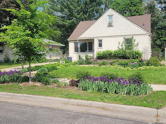 2nd image of 1542 Chamber St