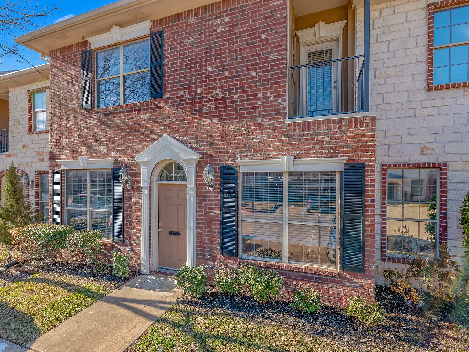 4 bed, 1496 sqft, $2,200 — Photo 2