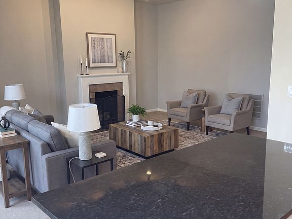 5th image of 818 N Dearborn St APT 3F