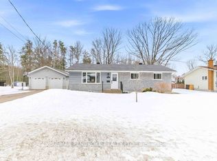 52 Laurentian Dr, Petawawa, ON K8H2M3