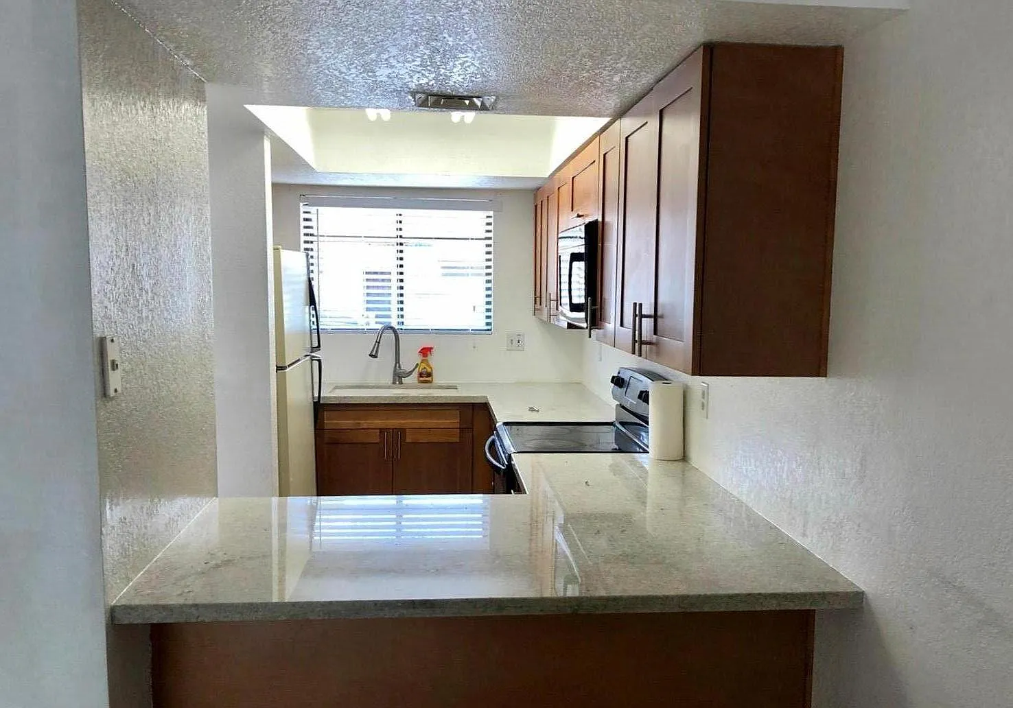 2 bed, 1.5 bath, 989 sqft, $1,700 — Photo 4