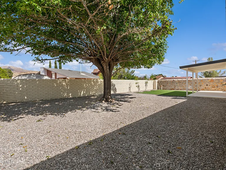 936 Oneida Dr — Photo 25