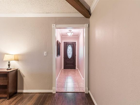 3rd image of 804 Morning Glory Ln
