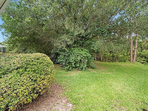 5th image of 821 Suntree Woods Dr