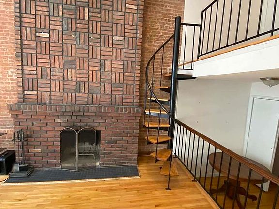 3rd image of 33 W 85th St #1A4