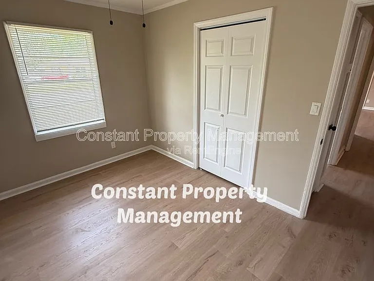 4233 Elkan Ave — Photo 2