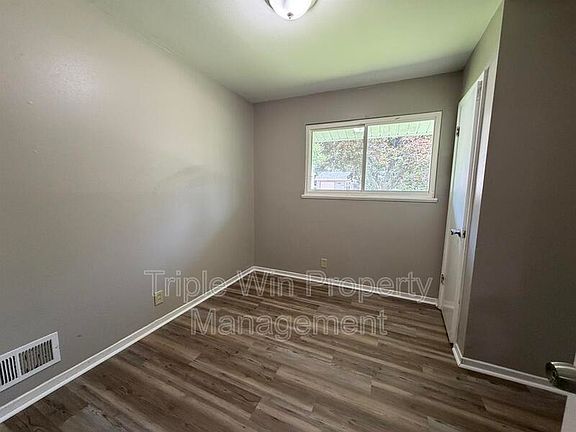 5th image of 1654 Mowbry Ln