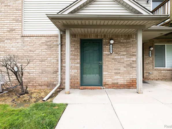 2252 Frazho Rd, Warren, MI 48091