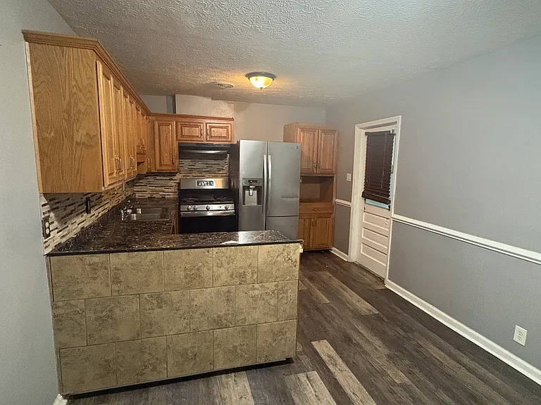 1219 Biscayne Dr — Photo 2