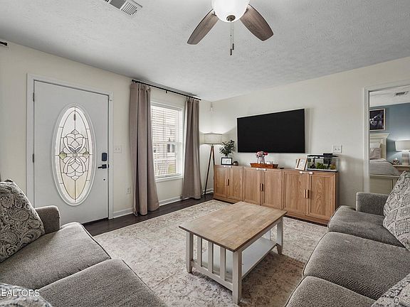 4th image of 1921 River Poppy Rd