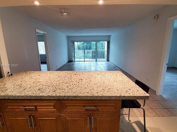 4th image of 100 Lakeview Dr APT 217