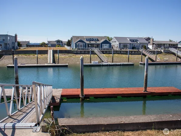3700 Steelhead Drive, Greenbank, WA 98253