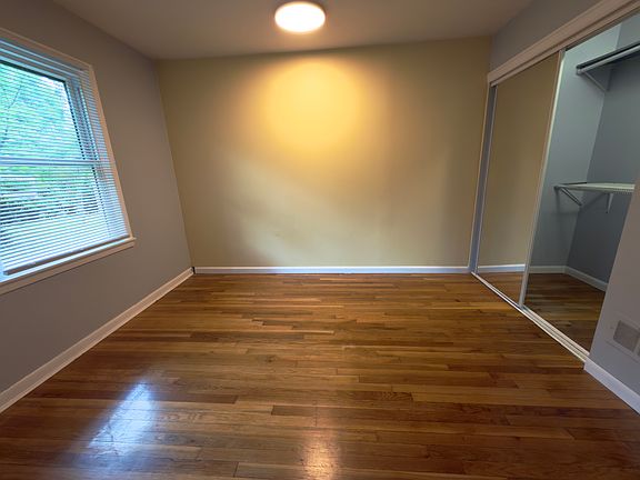 3rd image of 392 Riddle Rd #4