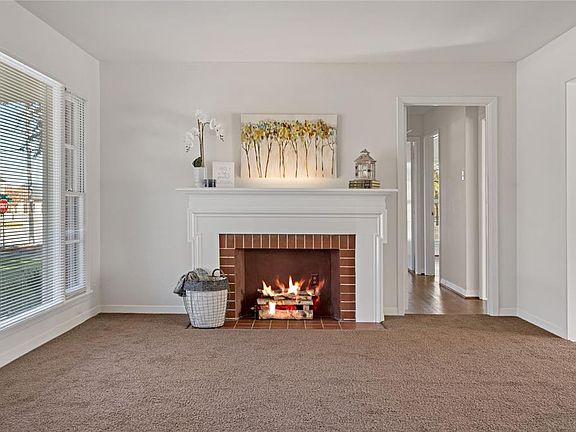 3rd image of 1400 Melody Ln