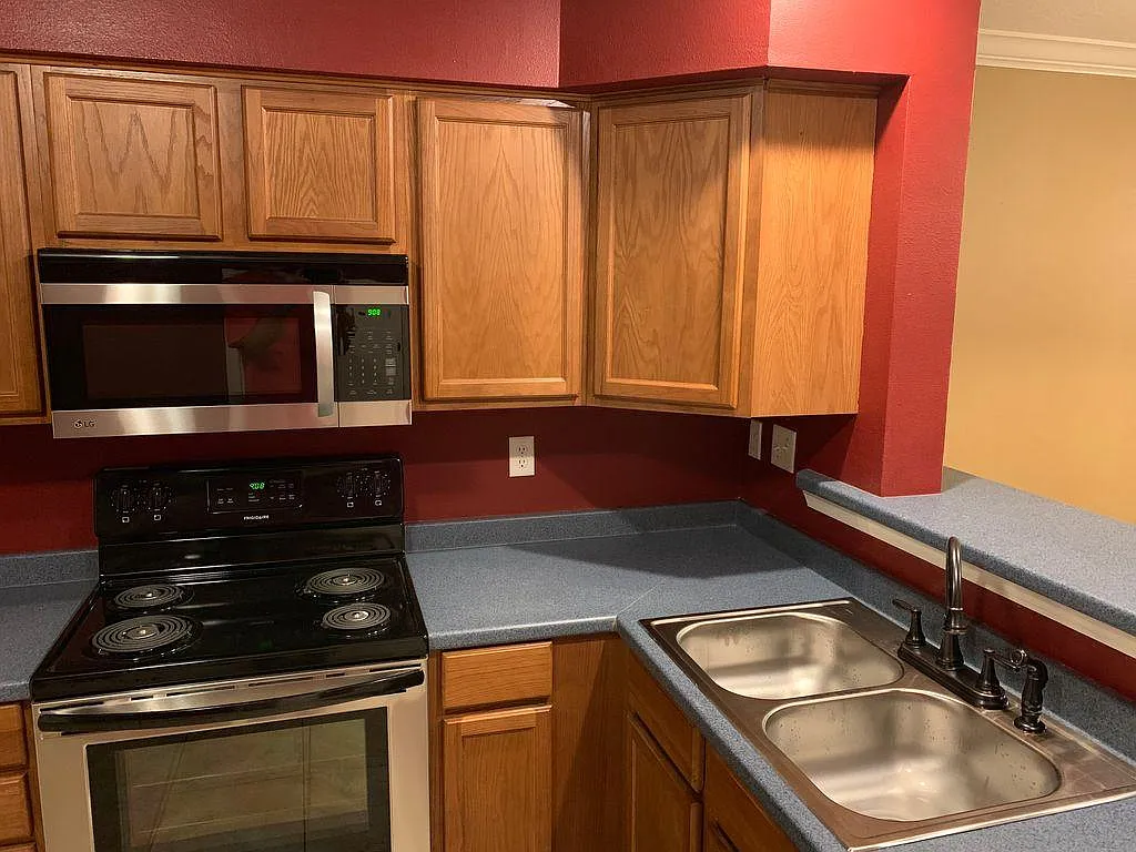 2 bed, 1000 sqft, $1,650 — Photo 4