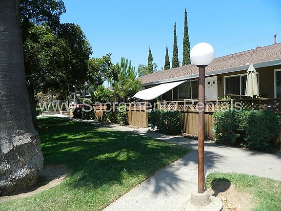 3rd image of 5023 Bremner Way Unit 3