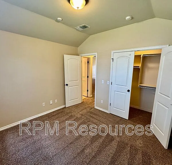 10800 SE 27th St — Photo 10