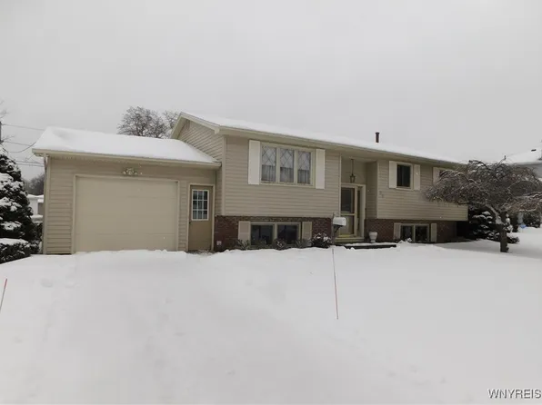 95 Kellwood Dr, Rochester, NY 14617